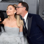 Ariana Grande comparte la reacción de su padre al usar su apellido en Wicked