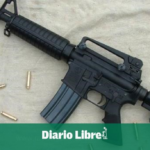 Apresan a dos jóvenes con un fusil en una yipeta en Moca