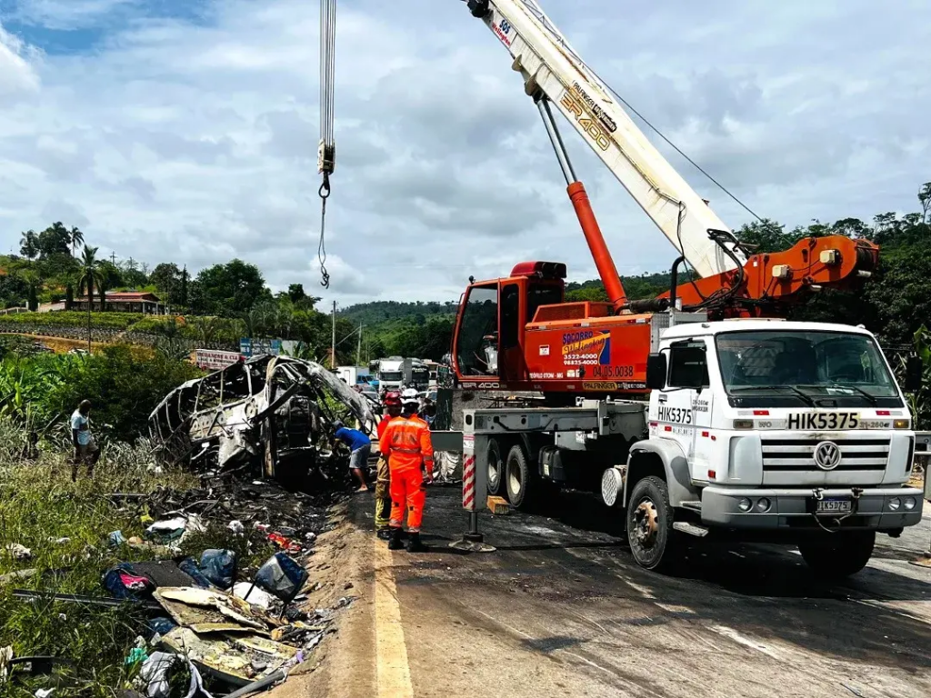 Aumenta a 38 la cifra de muertos en un accidente de varios vehículos en Brasil