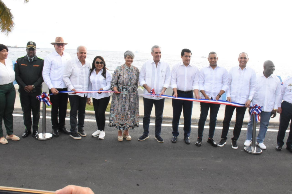 Entregan el remodelado malecón de San Pedro de Macorís