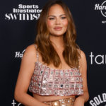 La hija de Chrissy Teigen, Esti, está “misteriosamente obsesionada” con John Cena