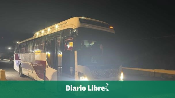 Detienen autobús con 70 ciudadanos haitianos indocumentados