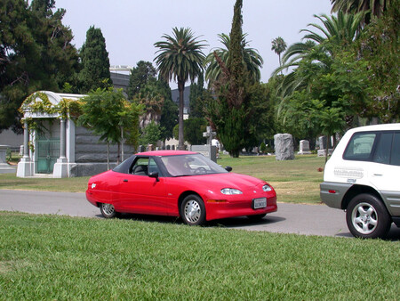 "Será el estándar mundial": en 1996 General Motors  tenía el coche eléctrico del futuro hasta que decidió hacerlo desaparecer