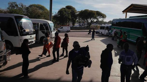 Viajeros inician éxodo de fin de año por carreteras del país