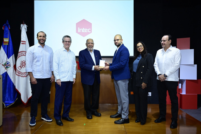 Reconoce a Intec por formar profesionales zona francas