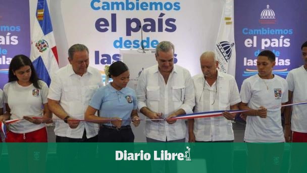 Presidente Abinader inaugura cancha de Instituto Unión Panamericana