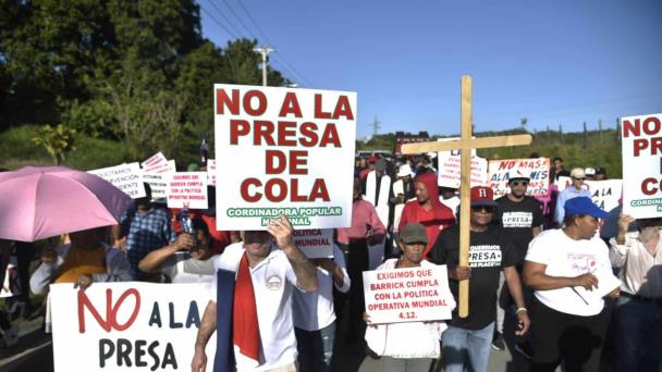 Marchas por la construcción de una presa de Barrick Pueblo Viejo