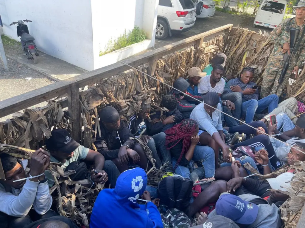 Ejército detiene 38 haitianos indocumentados en Santiago y Valverde