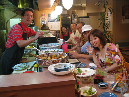 En Japón, una tormenta perfecta está hundiendo a uno de sus mayores símbolos gastronómicos: las izakayas