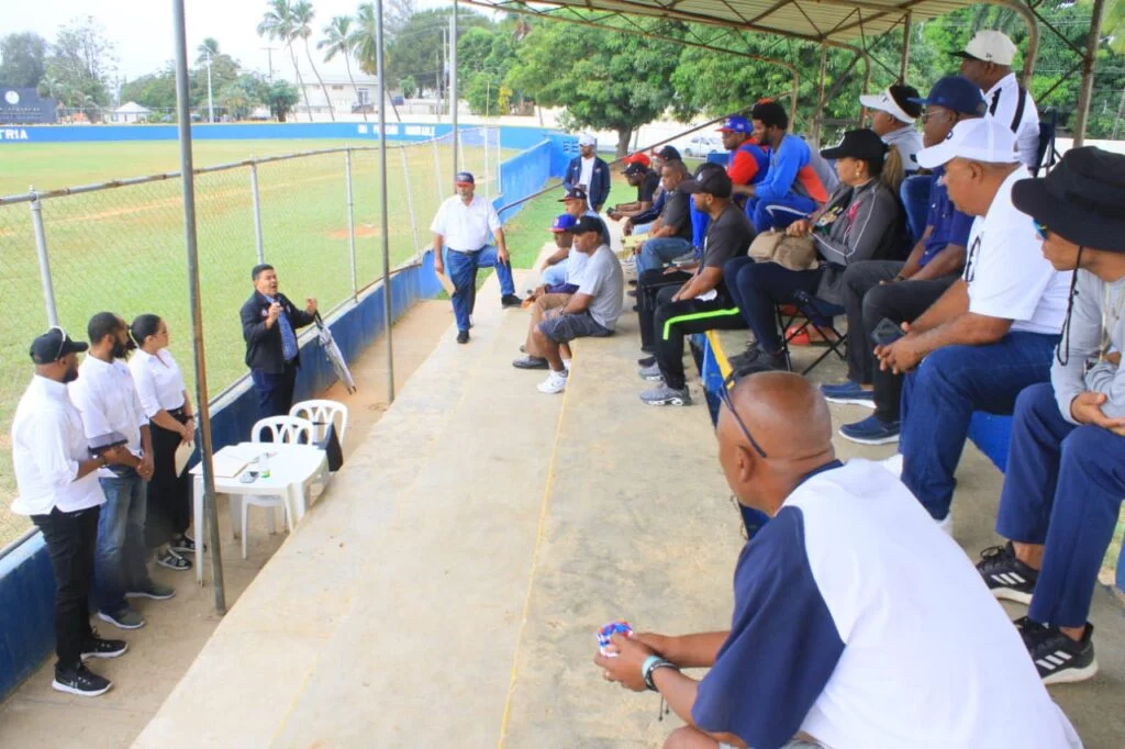 Comisionado Nacional de Béisbol traslada el programa Juega Limpio a Santo Domingo Este