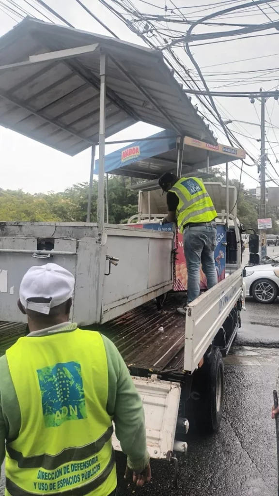 Alcaldía del Distrito Nacional recupera espacios públicos en la Zona Universitaria