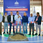 El ministro Kelvin Cruz da inicio a remodelación del multiuso de Constanza