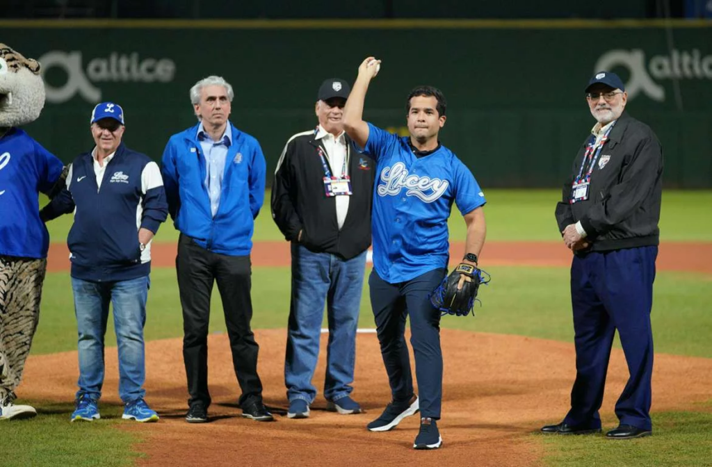 Inicia el juego número 7 de la Serie Final de béisbol