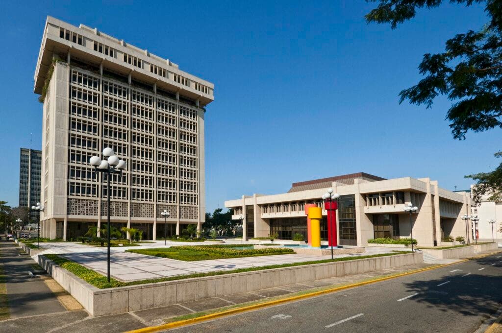 ¿Deberán los bancos seguir bajando las tasas?