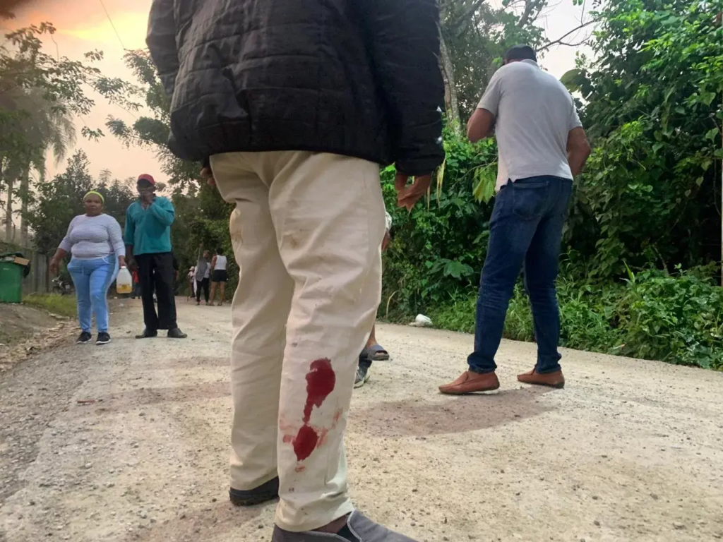 Un sacerdote y mujeres entre heridos por policías en protesta pacífica contra Barrick Gold en Cotuí