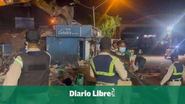 Obras Públicas elimina puestos ilegales por ampliación km 9 de Duarte