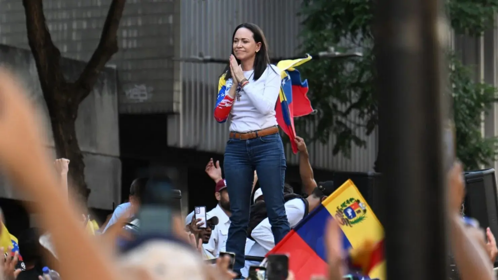 Autoridades venezolanas confirman detención de motorista de Corina Machado; no está herido