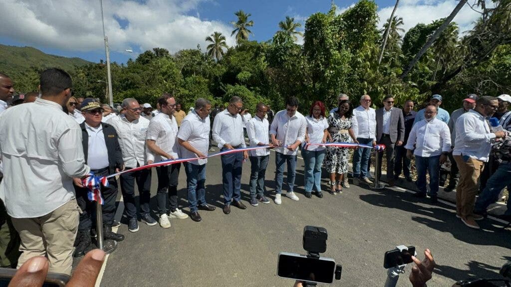 Mitur entrega calles en Arroyo Barril y deja iniciadas obras en Santa Bárbara, Samaná por RD$125.3 millones