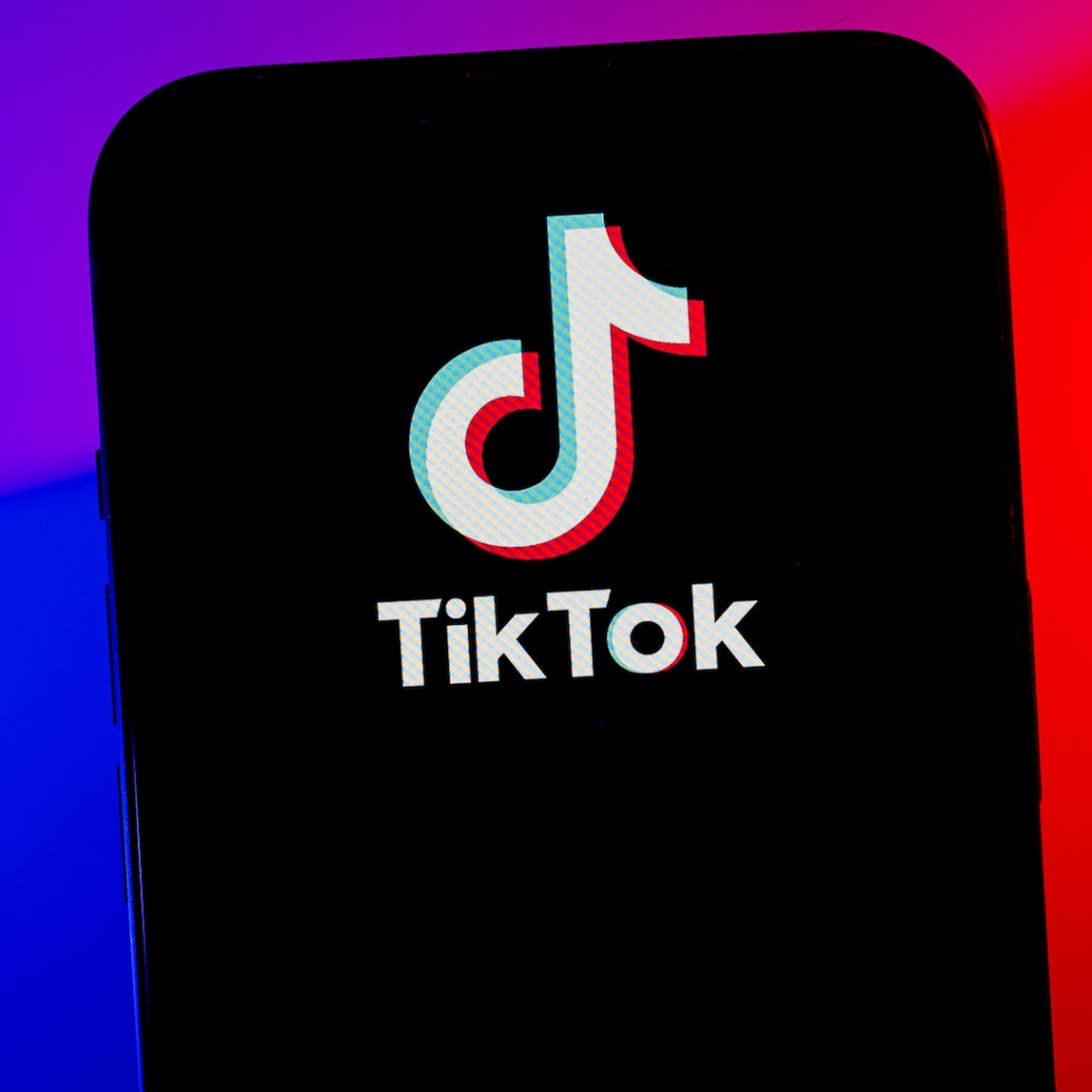 TikTok restablece su servicio tras quedar fuera de servicio antes de la prohibición oficial en Estados Unidos